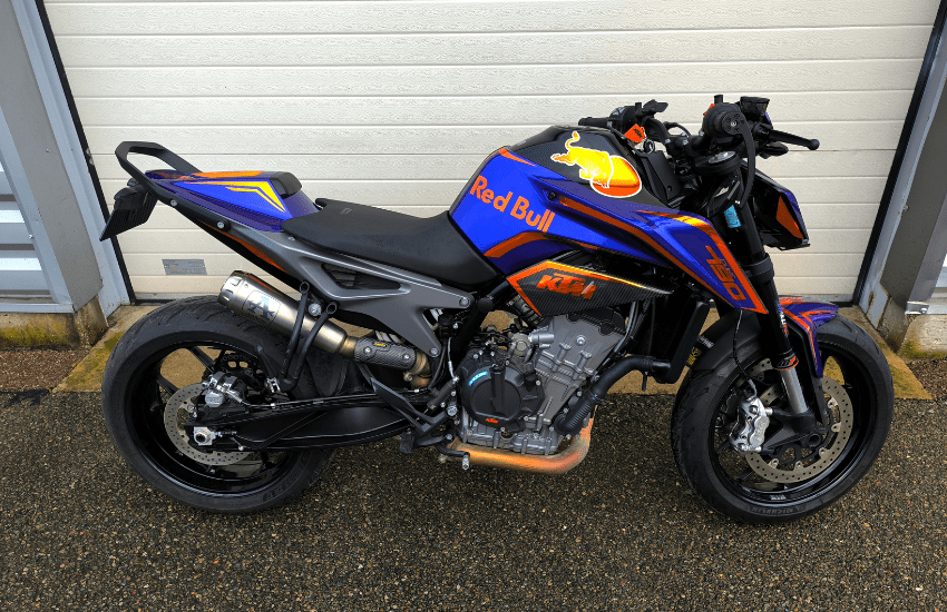 Gabarit-visuels-site-agence-1-4 marquage moto veyrier du lac