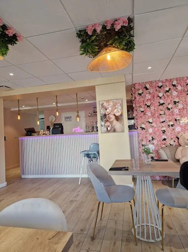 vue salle joïva - brunch -petit-déjeuner - café - restaurant seynod