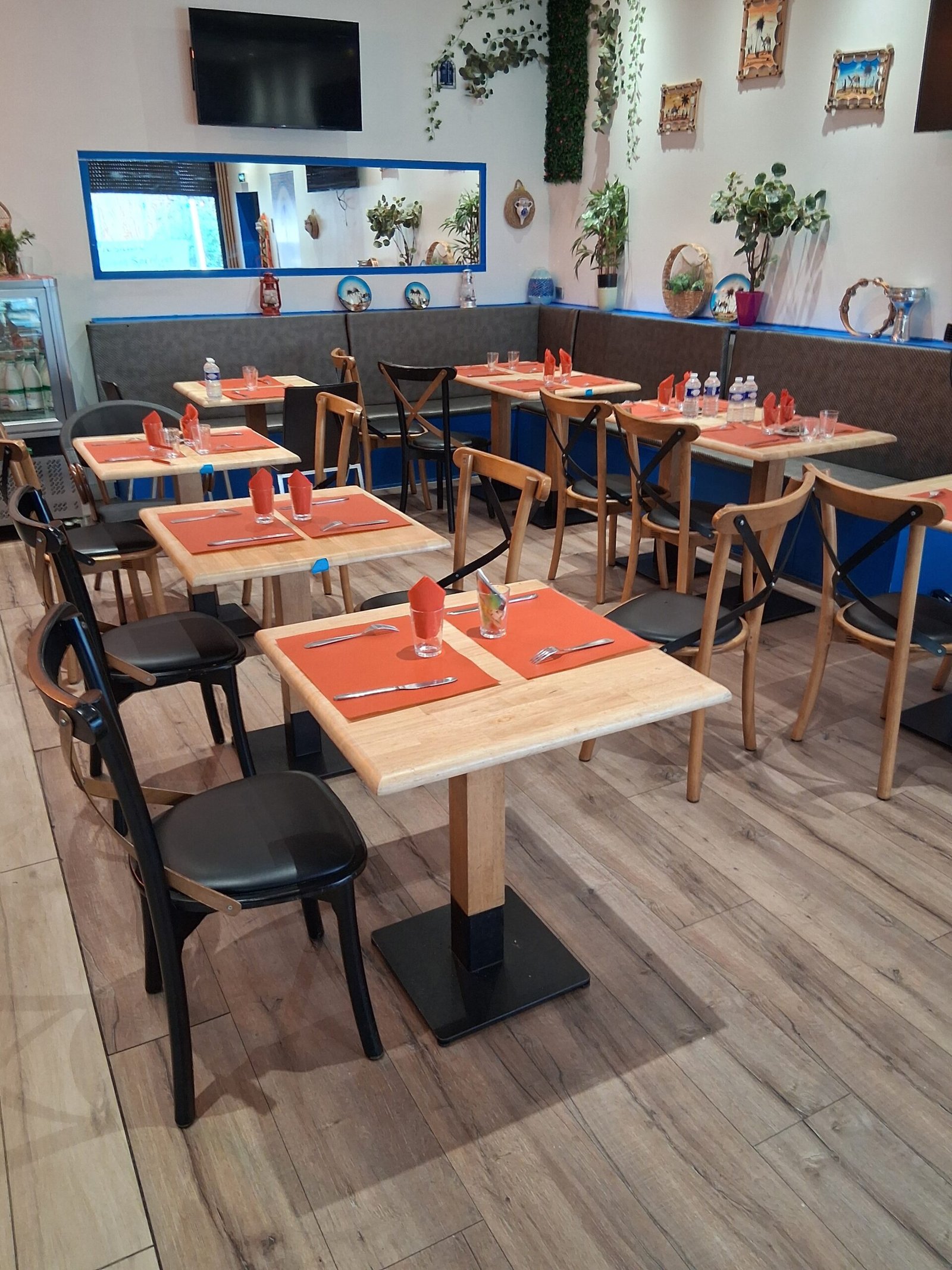 salle du restaurant couscous cran gevrier<br />
