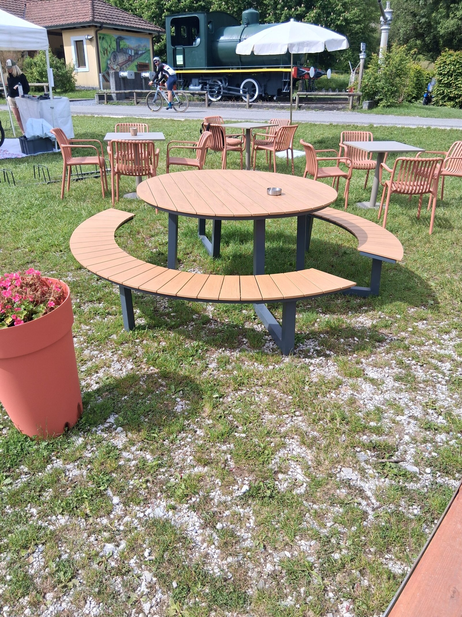 table sur terasse le biclou anneyc